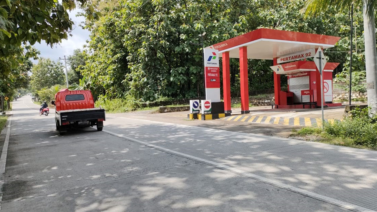 TUTUP - Salah satu outlet pertashop di wilayah Kalurahan Candirejo, Kapanewon Semin nampak tidak ada aktifitas kemarin (2/1).(GUNAWAN/RADAR JOGJA)