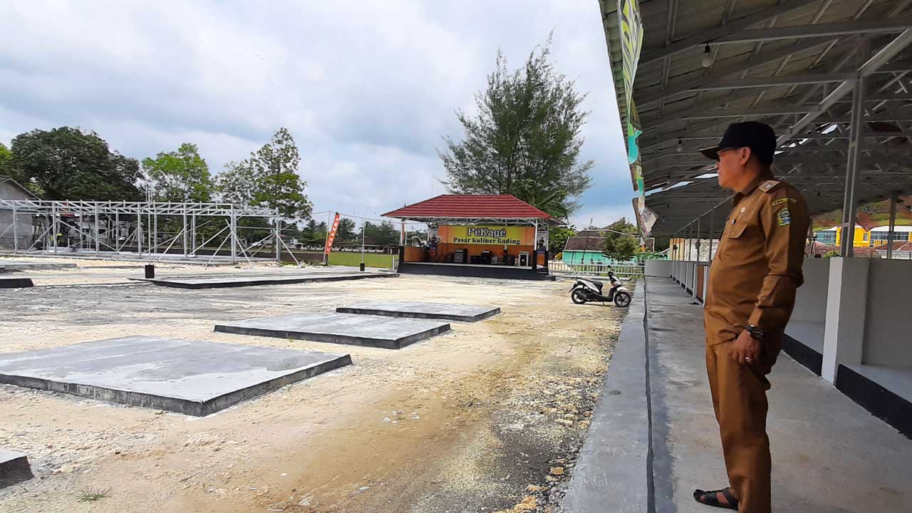 DIKEBUT - Penampakan Pasar Kuliner Gading, di belakang pasar tradisional Gading, Playen kemarin (16/1).(GUNAWAN/RADAR JOGJA)