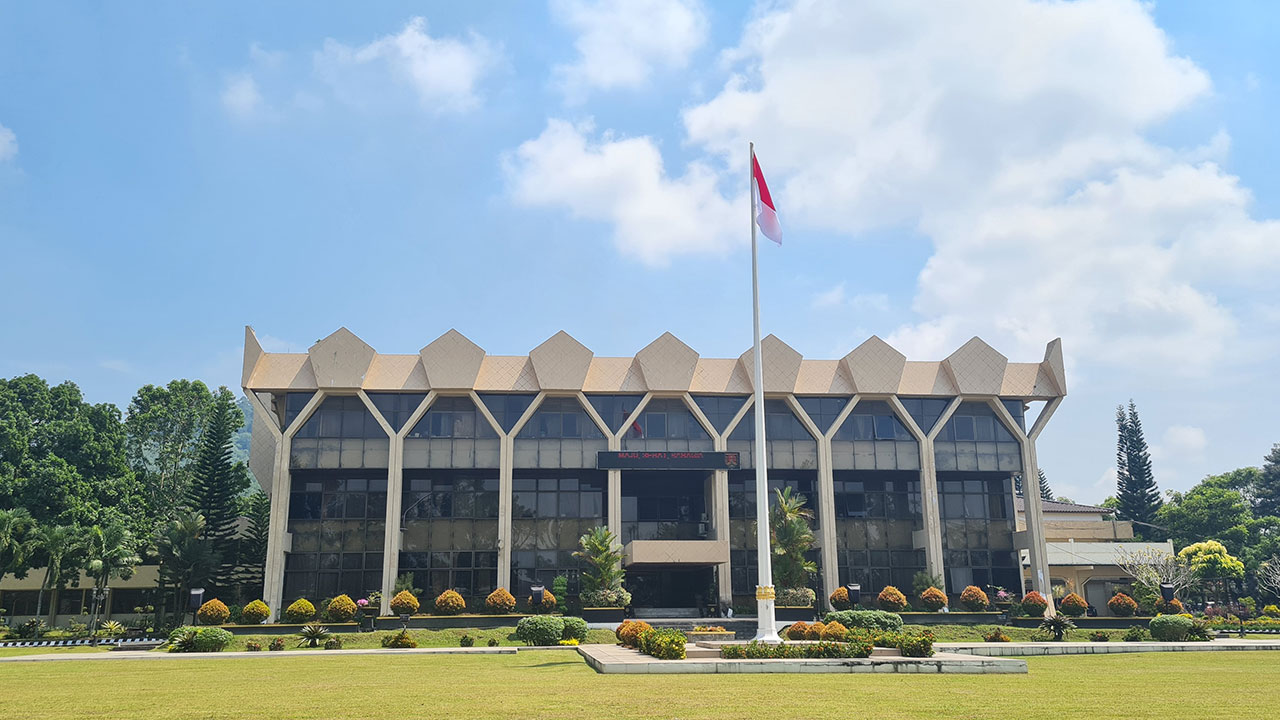 BAKAL PINDAH: Tanah dan bangunan kantor Wali Kota Magelang akan diserahkan kepada Akademi TNI. Pemkot bakal menempati BPPK Kamenkeu di kawasan alun-alun.(Naila Nihayah/Radar Jogja)
