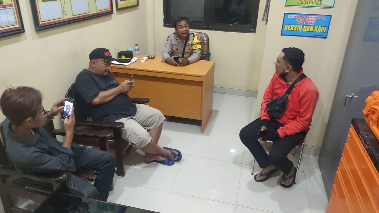 DAMAI - Proses mediasi kedua belah pihak terkait kasus hutang piutang berujung pengerusakan rumah milik nasabah di wilayah Karangmojo beberapa waktu lalu.(Polsek Karangmojo)