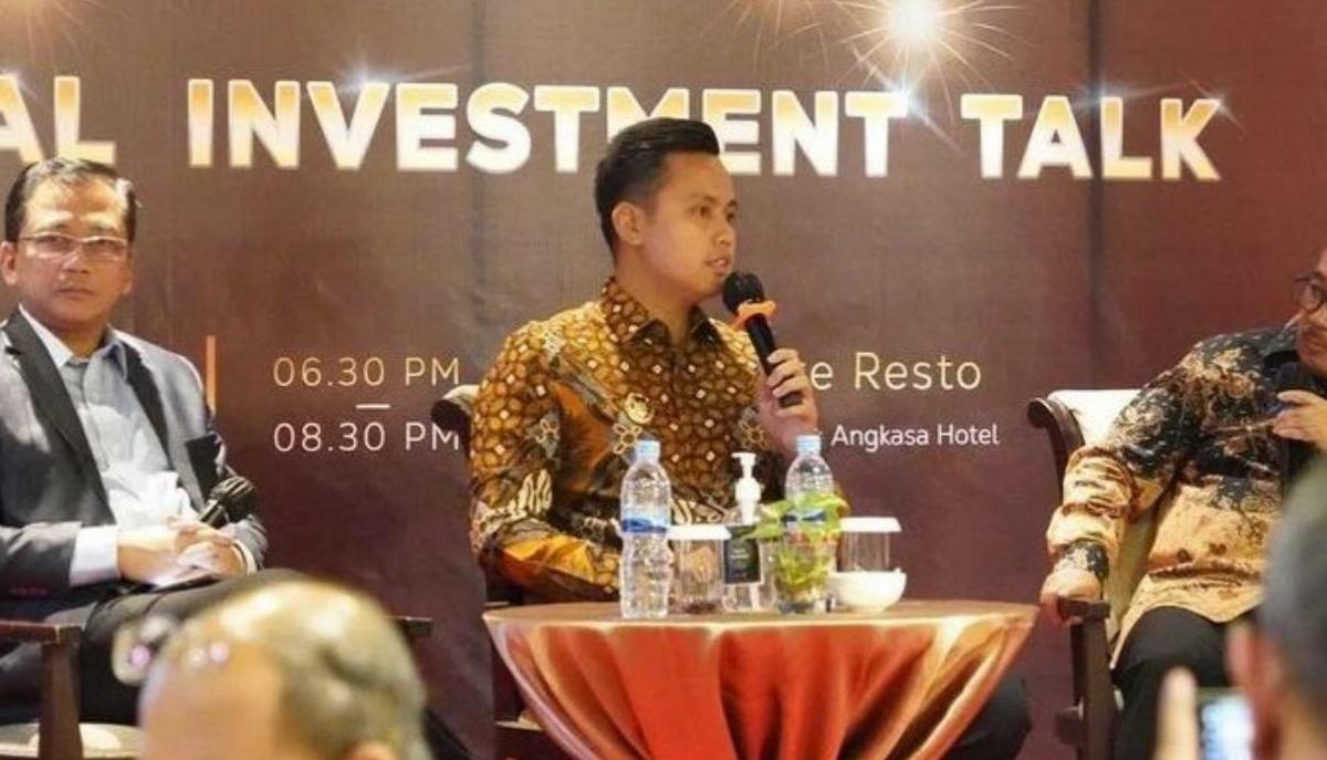 EMPAT PILAR: Bupati Kendal Dico M. Ganinduto BSc saat berbicara dalam forum dialog investasi. (FOTO: ISTIMEWA)