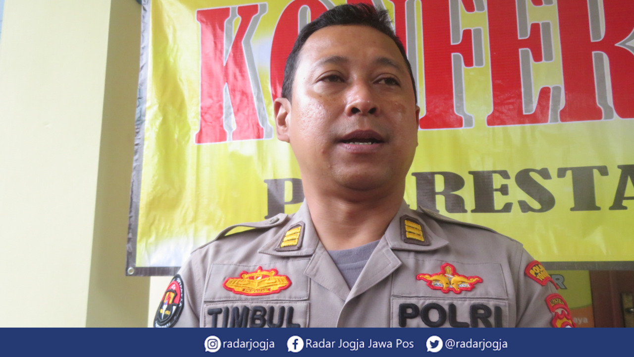 BURU : Kasi Humas Polresta Jogja AKP Timbul Sasana Raharjo pastikan Polisi memburu pelaku penganiayaan di Titik Nol Kilometer.  (DWI AGUS/RADAR JOGJA)