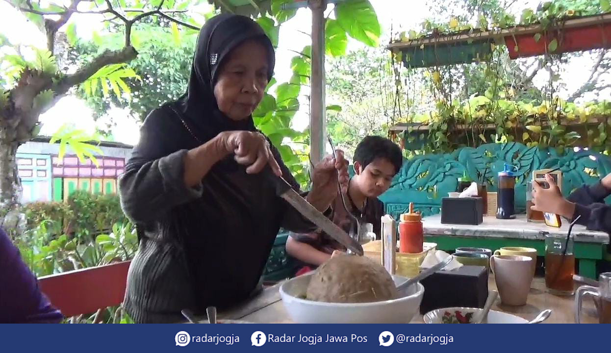 MENGGODA : Bakso Klenger Ratu Sari Jalan Perumnas, Caturtunggal, Depok, Sleman. (ANNISSA KARIN/RADAR JOGJA)