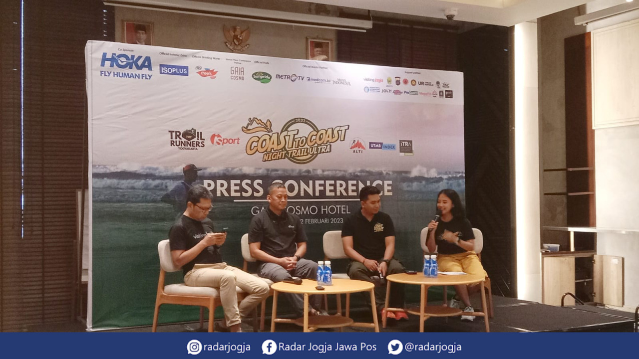 EVEN : Jumpa pers terkait gelaran Coast to Coast Night Trail Ultra 2023 di salah satu hotel di Umbulharjo, Kota Jogja, Minggu (12/2). (ANNISSA KARIN/RADAR JOGJA)
