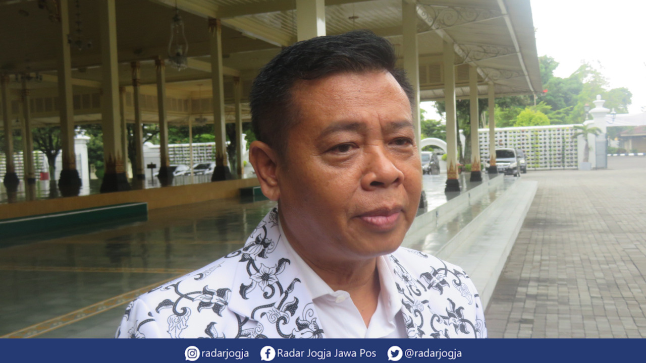 PENSIUN : Masa Jabatan Sekprov Pemprov DIJ Kadarmanta Baskara Aji akan beakhir pada 28 Februari 2023, saat ditemui di Kompleks Kepatihan Pemprov DIJ, Kamis (23/2). (DWI AGUS/RADAR JOGJA)