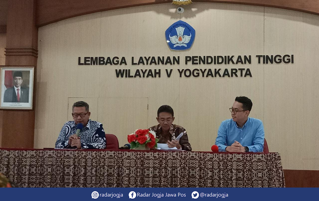 PENDIDIKAN : Jumpa pers terkait peluncuran Jogjaversitas.id di Kantor LLDikti Wilayah V Jogjakarta, Senin (27/2). (ANNISSA KARIN/RADAR JOGJA)