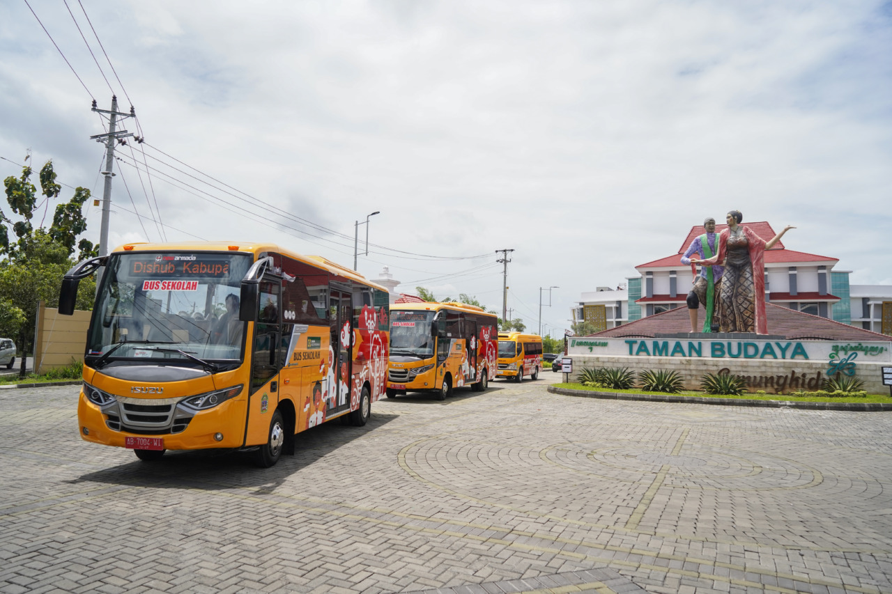 FASILITAS : Pengadaan 3 bus sekolah dengan jenis 2 standar dan satu untuk layanan disabilitas di Kabupaten Gunungkidul sebagai bagian dari pemanfaatan Danais. (PEMPROV DIJ for RADAR JOGJA)