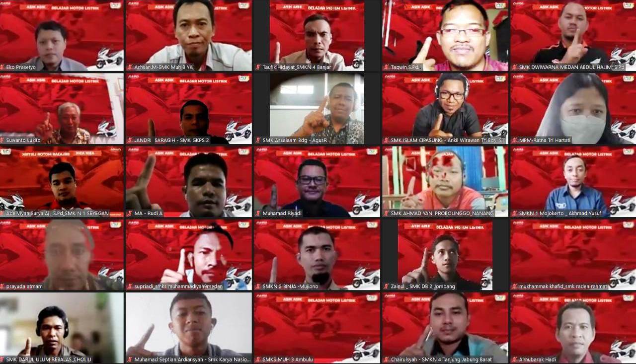 TALKNOLOGY: Guru SMK mitra binaan AHM mengikuti webinar Astra Honda Talknology dengan tema Asik-Asik Belajar Motor Listrik yang digelar pada 21 Maret 2023. (HONDA FOR RADAR JOGJA)