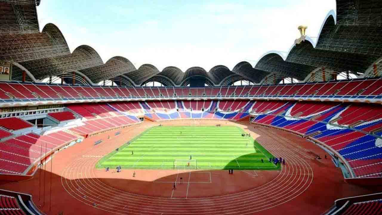 TERBESAR: Rungrado 1st of May Stadium (Stadion Hari Buruh Rungrado), Terbesar di Dunia. (CFTV STADIUMS/YOUTUBE/PELUIT PANJANG.COM)