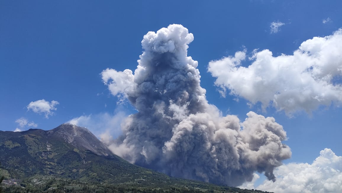 ERUPSI : Awan Panas Guguran Merapi pada Sabtu siang (11/3). (Istimewa)