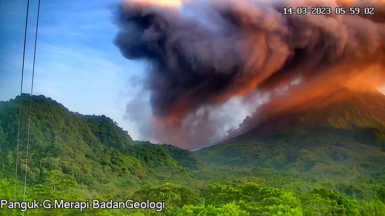 ERUPSI MERAPI (ISTIMEWA)