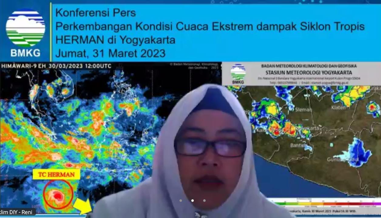 SOSOK : Kepala Staklim DIJ Reni Kraningtyas saat memberi keterangan melalui sambungan zoom, Jumat (31/3). (ANNISSA KARIN/RADAR JOGJA)