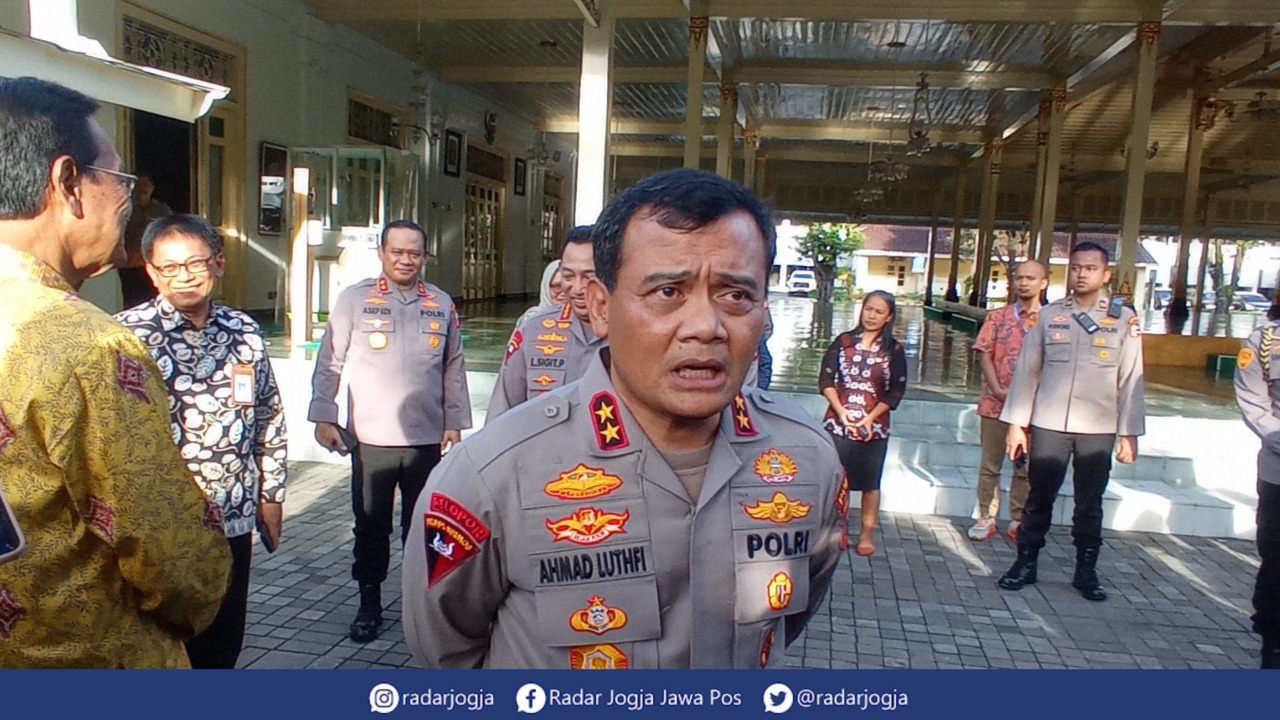 TEGAS : Kapolda Jateng Irjen Pol Ahmad Luthfi ditemui di Kompleks Kepatihan Pemprov DIJ, Jumat (3/3). (DWI AGUS/RADAR JOGJA)