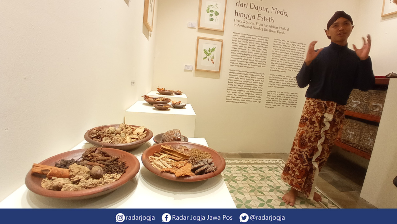 SEJARAH : Pameran Narawandira di Karaton Ngayogyakarta Hadiningrat, Rabu (8/3). (DWI AGUS/RADAR JOGJA)