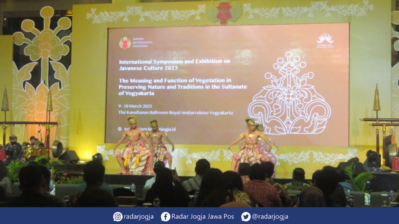 BEKSAN JAYENGLAGA : Pembukaan International Symposium on Javanese Culture 2023 di Royal Ambarrukmo Hotel Jogjakarta, Kamis (9/3). (DWI AGUS/RADAR JOGJA)