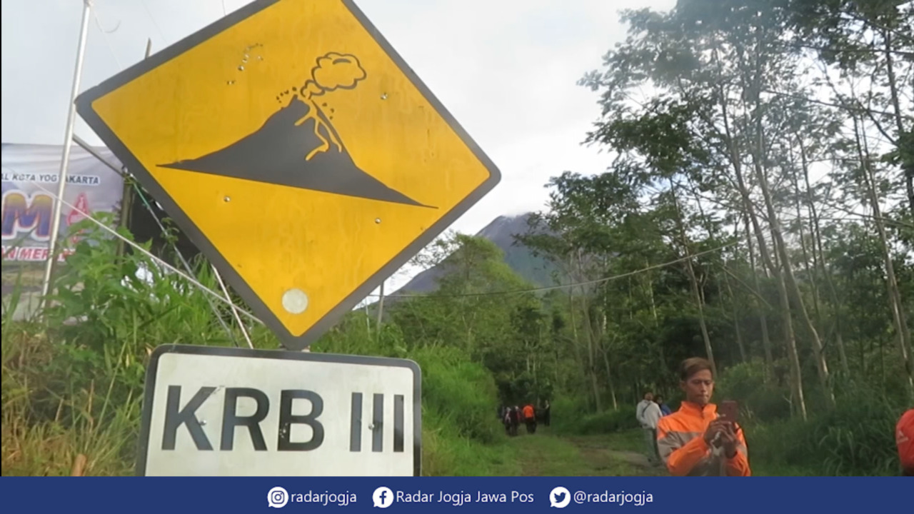 BATAS AMAN : Rambu zona KRB III yang terpasang di kawasan Umbulharjo Cangkringan. (DWI AGUS/RADAR JOGJA)