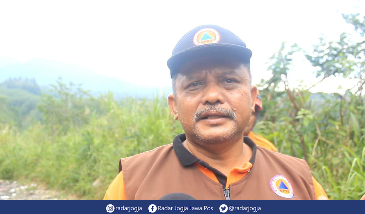 SOSOK : Kepala Pelaksana BPBD Sleman Makwan saat ditemui di Kalurahan Kepuharjo, Cangkringan, Senin (15/3). (ANNISSA KARIN/RADAR JOGJA)