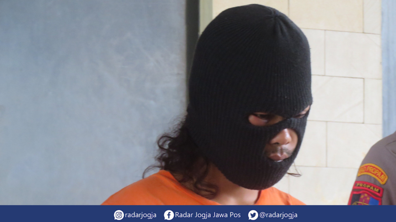 LESU : Tersagka pemutilasi Ayu Indraswari, Heru Prastiyo saat rilis kasus di Mapolda DIJ, Rabu (22/3). (DWI AGUS/RADAR JOGJA)
