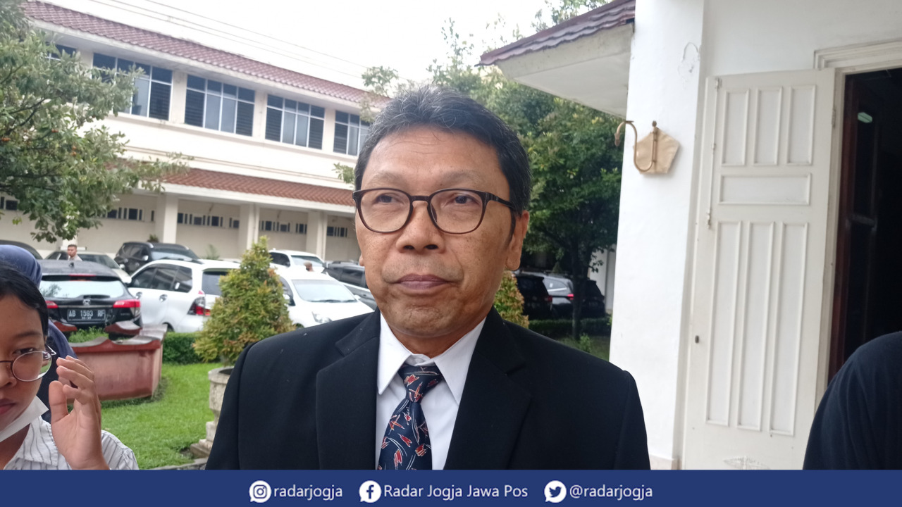 SOSOK : Kepala Dispar DIJ Singgih Raharjo saat ditemui di DPRD DIJ, Senin (27/3). (DWI AGUS/RADAR JOGJA)