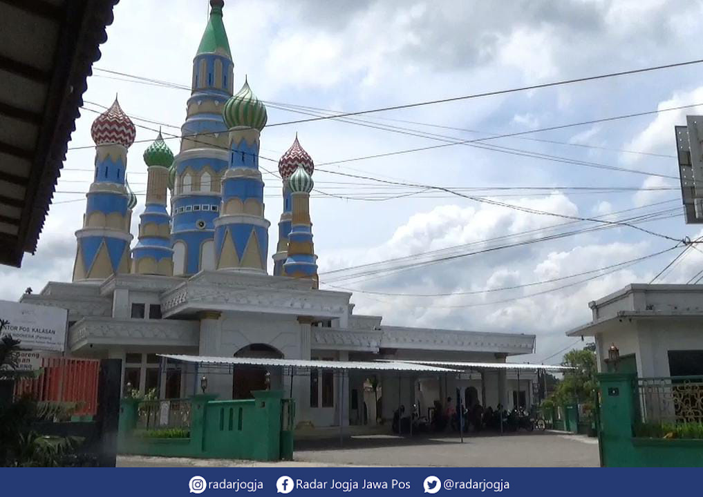 UNIK : Masjid An Nurumi berlokasi di Jalan Raya Solo-Jogjakarta, Bendan, Tirtomartani, Kalasan, Sleman, Kamis (30/3). (ANNISSA KARIN/RADAR JOGJA)