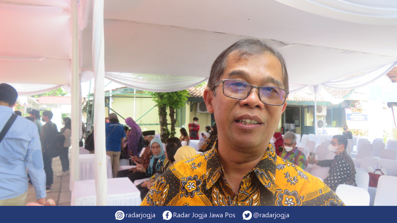 SOSOK : Kepala Pelaksana BPBD DIJ Biwara Yuswantana saat ditemui di Kantor BLKK DIJ, Jumat (31/3). (DWI AGUS/RADAR JOGJA)