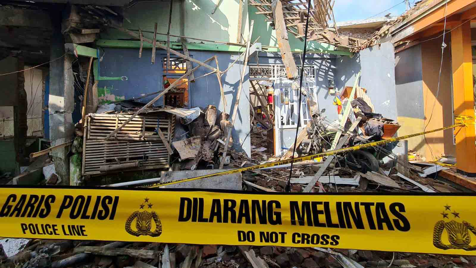 AKIBAT PETASAN: Ledakan bahan petasan terjadi di Dusun Junjungan, Desa Giriwarno, Kecamatan Kaliangkrik pada Minggu (26/3) sekitar pukul 20.05. Akibatnya, satu orang yang tengah meracik petasan meninggal dunia. (NAILA NIHAYAH/RADAR JOGJA)