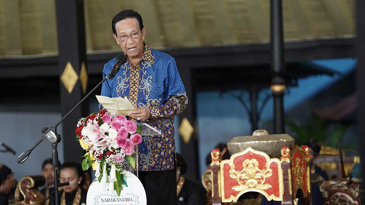 HUBUNGAN INTEGRAL: Sultan Hamengku Bawono Ka 10 saat membuka pameran Narawandira yang digelar 5 Maret hingga 27 Agustus 2023 dalam rangka peringatan 34 tahun jumenengan.(DOK HUMAS PEMPROV DIJ)