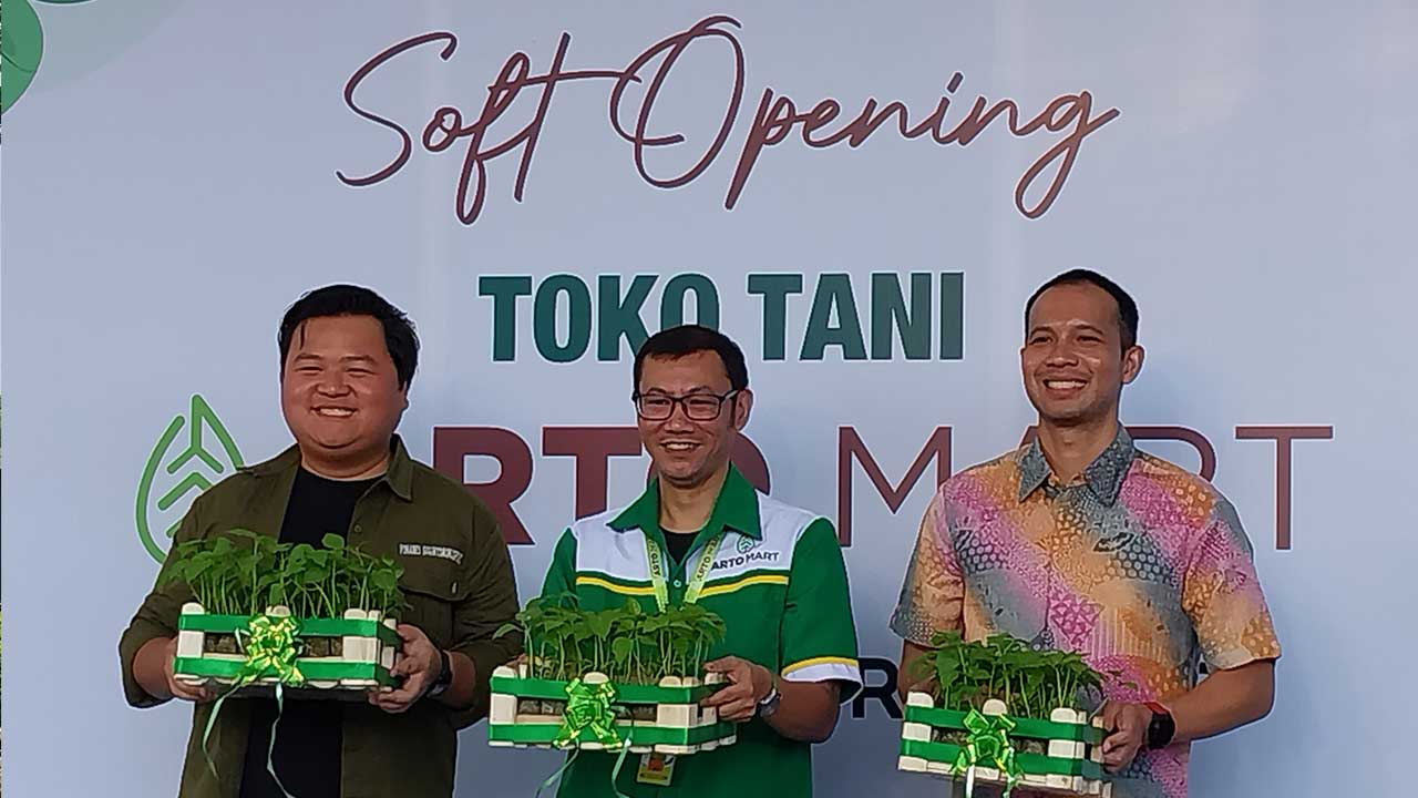 LAUNCHING: Pembukaan Arto Mart yang digadang sebagai toko pertanian modern pertama di DIJ berada di Seyegan (8/3).(WULAN YANUARWATI/RADAR JOGJA)