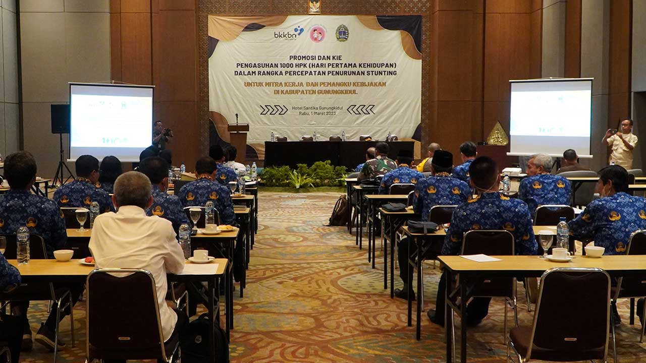 TEKAN STUNTING – Advokasi dan KIE dalam rangka percepatan penurunan stunting untuk mitra kerja dan pemangku kebijakan dengan BKKBN Jogjakarta di Wonosari (1/3).(HUMAS PEMKAB GUNUNGKIDUL UNTUK RADAR JOGJA)