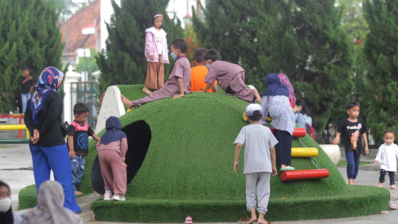 MASIH TINGGI: Situasi saat anak-anak bermain di ruang terbuka. Mirisnya, prevalensi stunting di Sleman pada 2022 masih mencapai 6,88 persen. Sedangkan di Kapanewon Mlati, melebihi rerata kabupaten yakni 7,24 persen.(GUNTUR AGA TIRTANA/RADAR JOGJA)