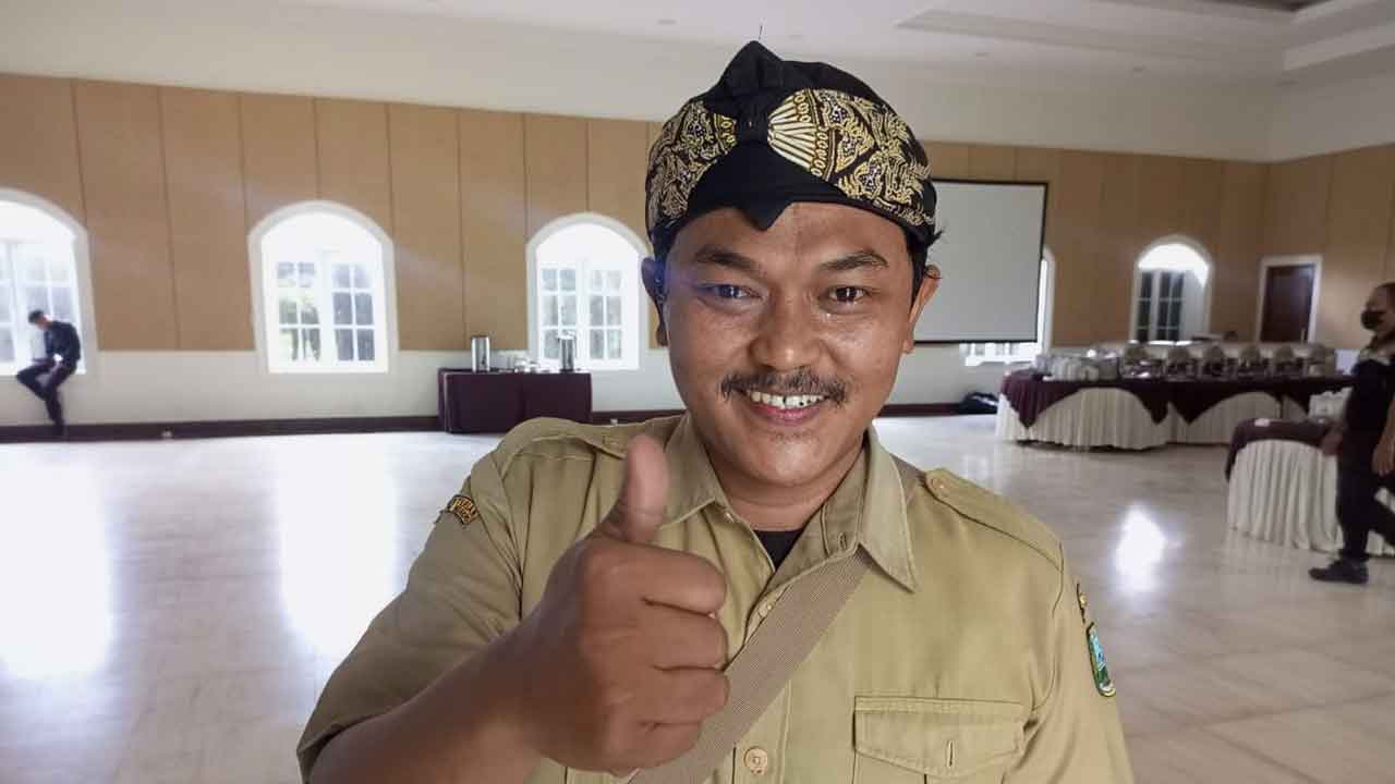 Kepala Desa Grenggeng Eri Listiyawan. (M HAFIED/RADAR KEBUMEN)