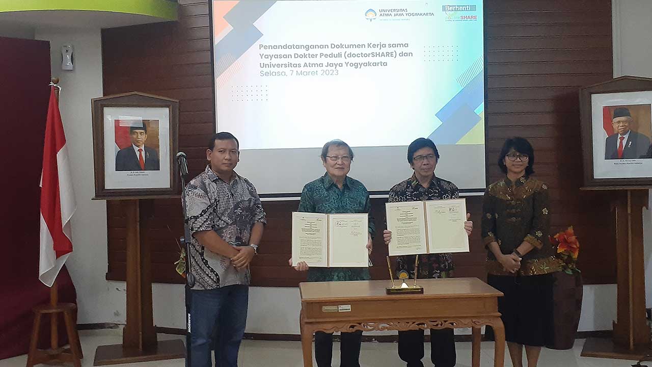 KOMITMEN BERSAMA; Penandatanganan kerja sama Universitas Atma Jaya Yogyakarta (UAJY) dengan doctorSHARE, tentang rencana pendirian fakultas kedokteran.