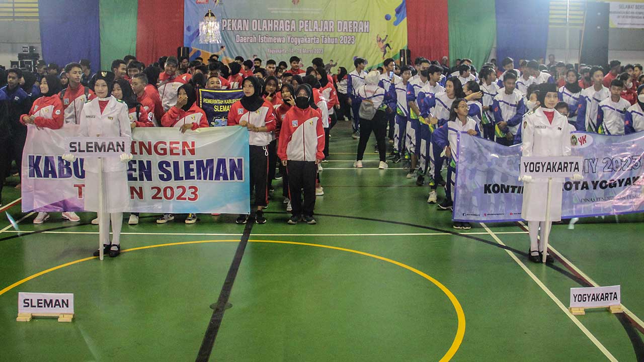 SIAP TANDING: Pekan Olahraga Pelajar Daerah (POPDA) Daerah Istimewa Jogjakarta (DIJ) 2023 resmi dibuka di GOR Among Raga, (14/3).(GREGORIUS BRAMANTYO/RADAR JOGJA)