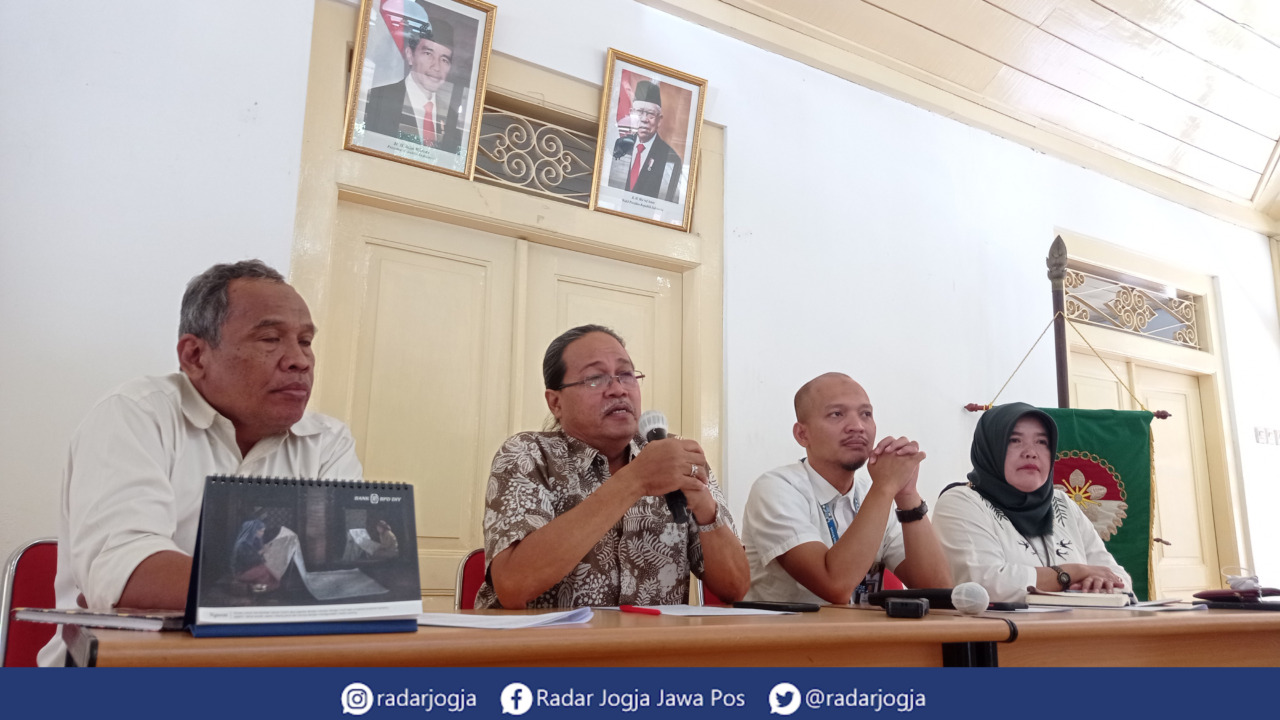 KOLABARASI : Sejumlah panitia Youth Music Camp saat jumpa pers di Balai Tanjung Kompleks Kepatihan Pemprov DIJ, Rabu (5/4). (DWI AGUS/RADAR JOGJA)