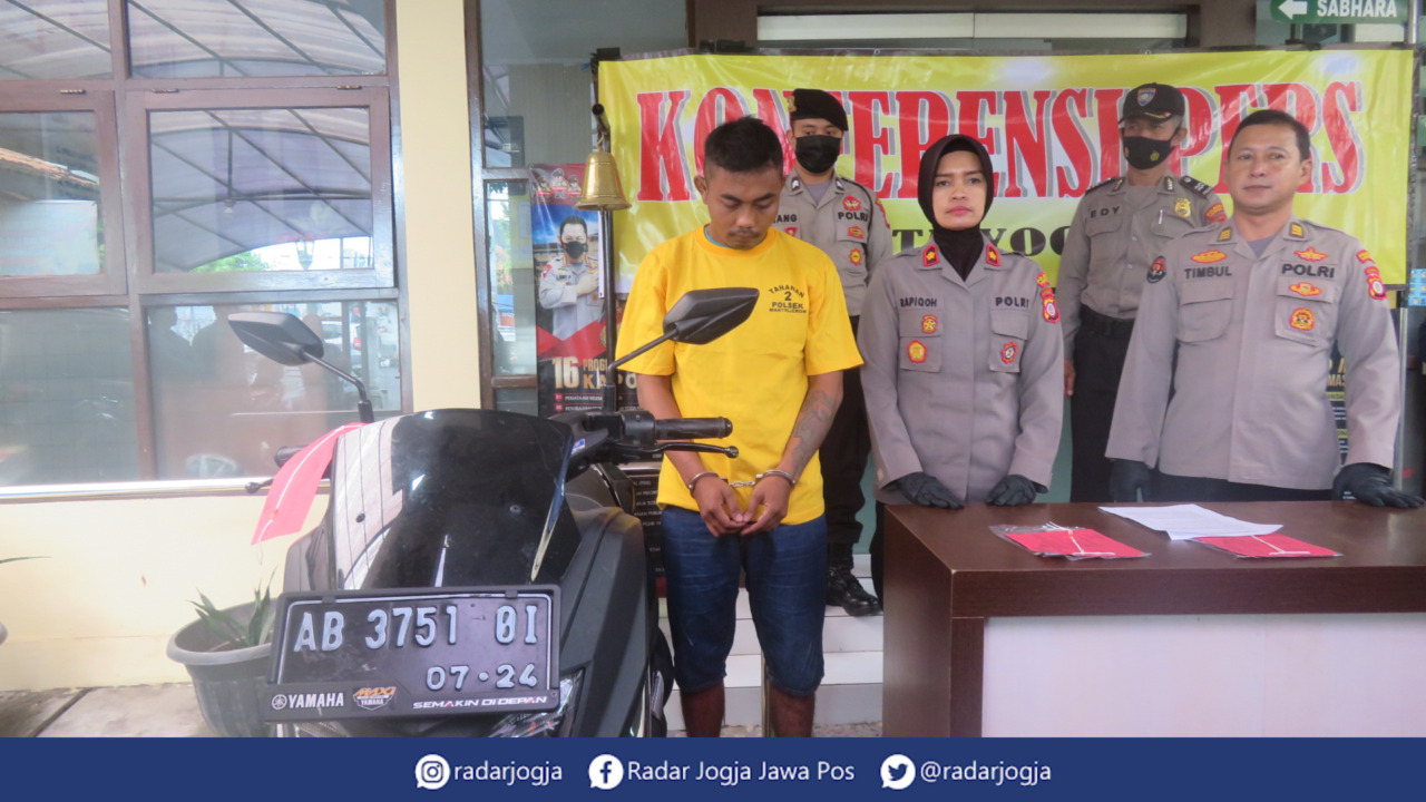 UNGKAP : Rilis kasus pencurian motor dengan tersangka Darma Irawan di Mapolsek Mantrijeron, Kamis (13/4). (DWI AGUS/RADAR JOGJA)