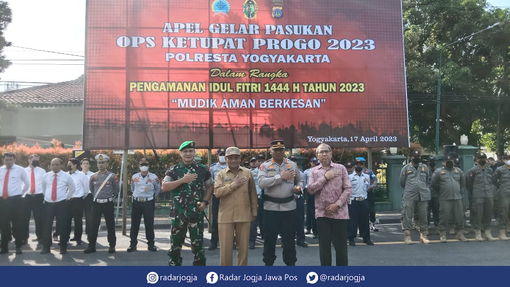SIAP : Apel gelar pasukan Operasi Ketupat Progo 2023 di Jalan Ipda Tut Harsono, Senin (17/4). (ANNISSA KARIN/RADAR JOGJA)