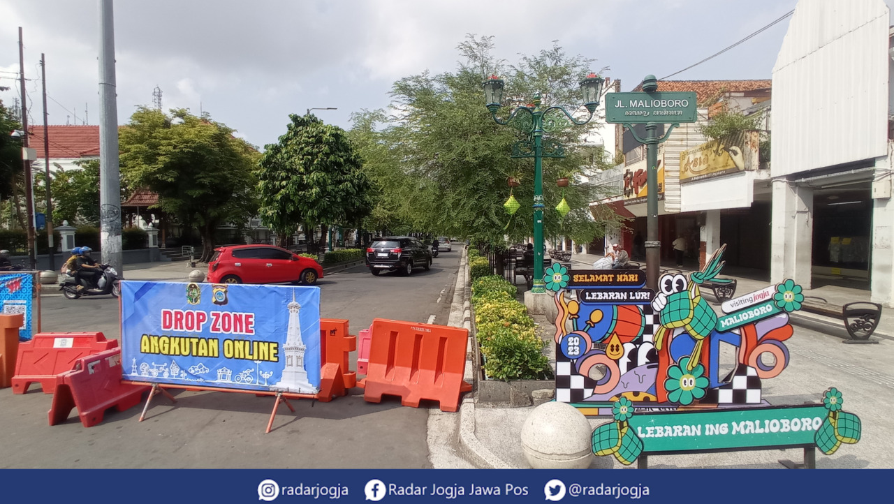 TURUN SINI : Titik drop zone until ojek dan taksi online di kawasan Malioboro, Selasa (18/4). (DWI AGUS/RADAR JOGJA)
