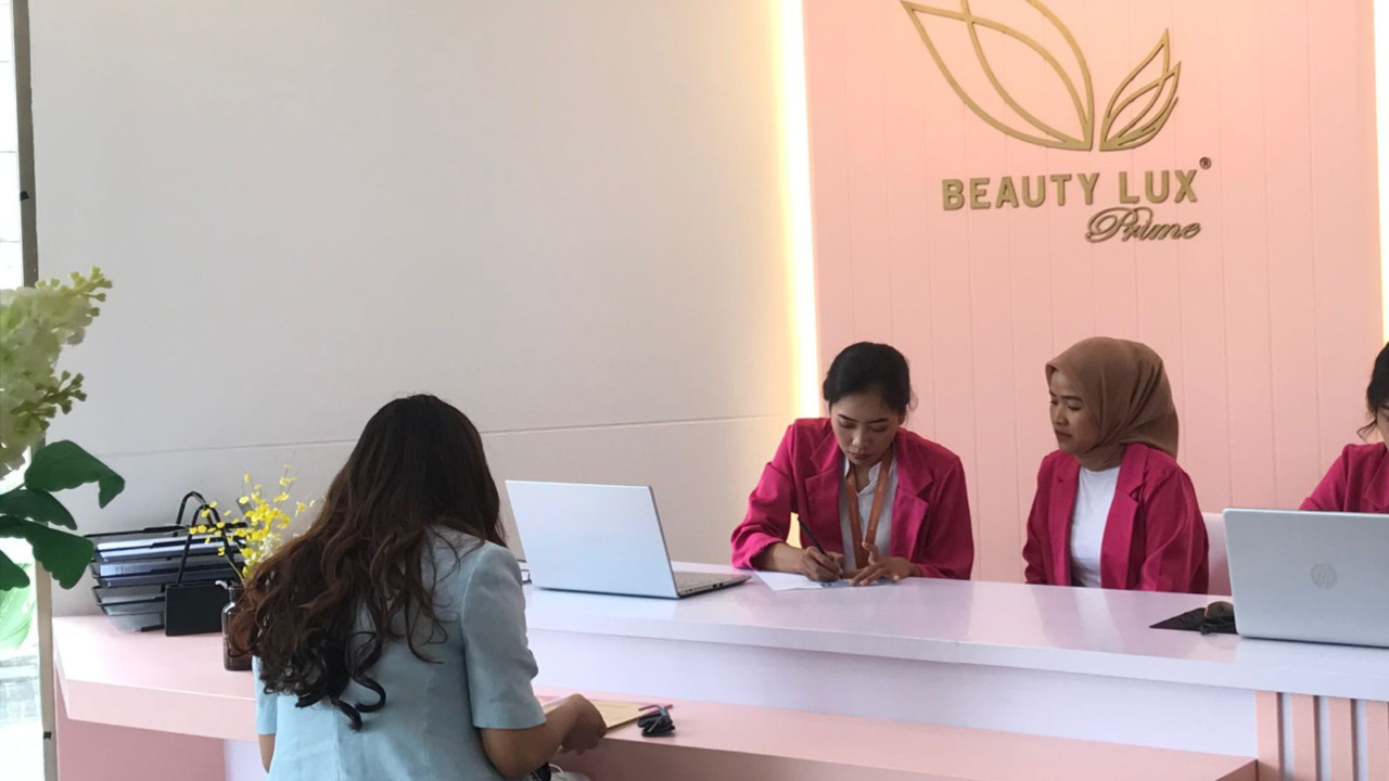 PERAWATAN : Suasana di Beauty Lux Prime Jalan Magelang, Sinduadi, Mlati, Sleman, Jumat (28/4). (ANNISSA KARIN/RADAR JOGJA)