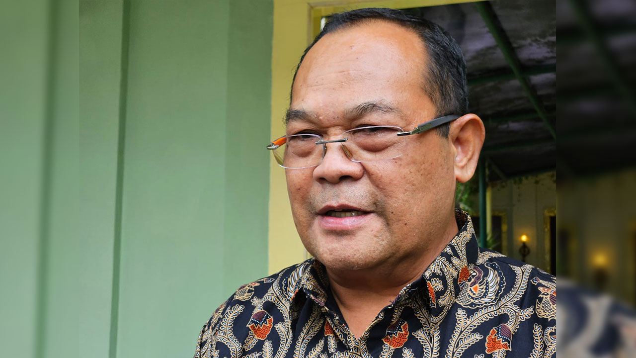 Ketua Dewan Pendidikan DIJ Sutrisna Wibawa.(WULAN YANUARWATI/RADAR JOGJA)