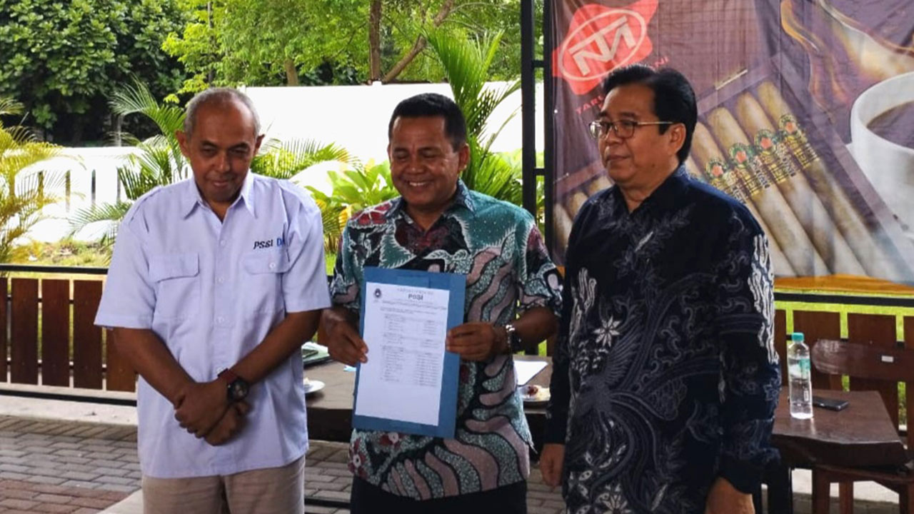 Komite Pemilihan saat menunjukkan nama-nama calon pada wartawan di Baciro, Gondokusuman, Kota Jogja, (26/4). (Gregorius Bramantyo/Radar Jogja)