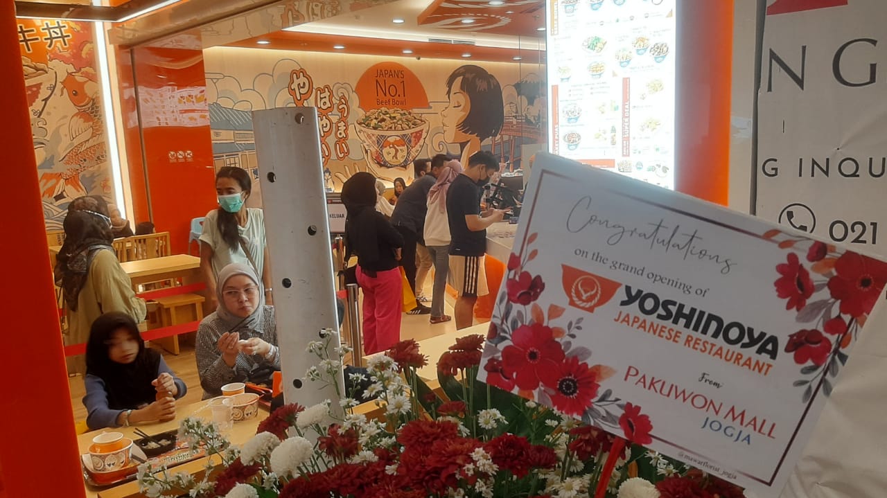 RAMAI : Suasana di Yoshinoya Pakuwon Mal Jogjakarta. (ISTIMEWA)