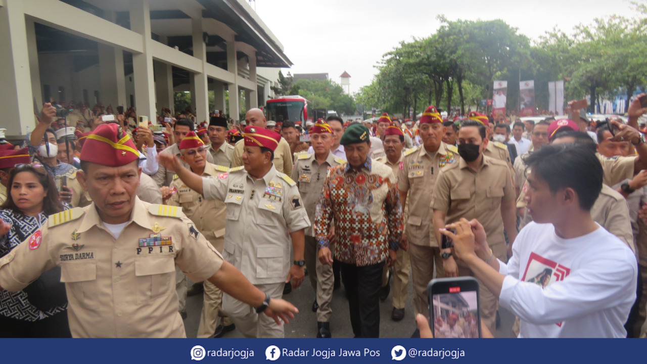 SRAWUNG : Prabowo Subianto dan Wiranto menghadiri halal bihalal Purnawirawan Pejuang Indonesia Raya (PPIR), di Jogja Expo Center, Rabu (3/5). (DWI AGUS/RADAR JOGJA)
