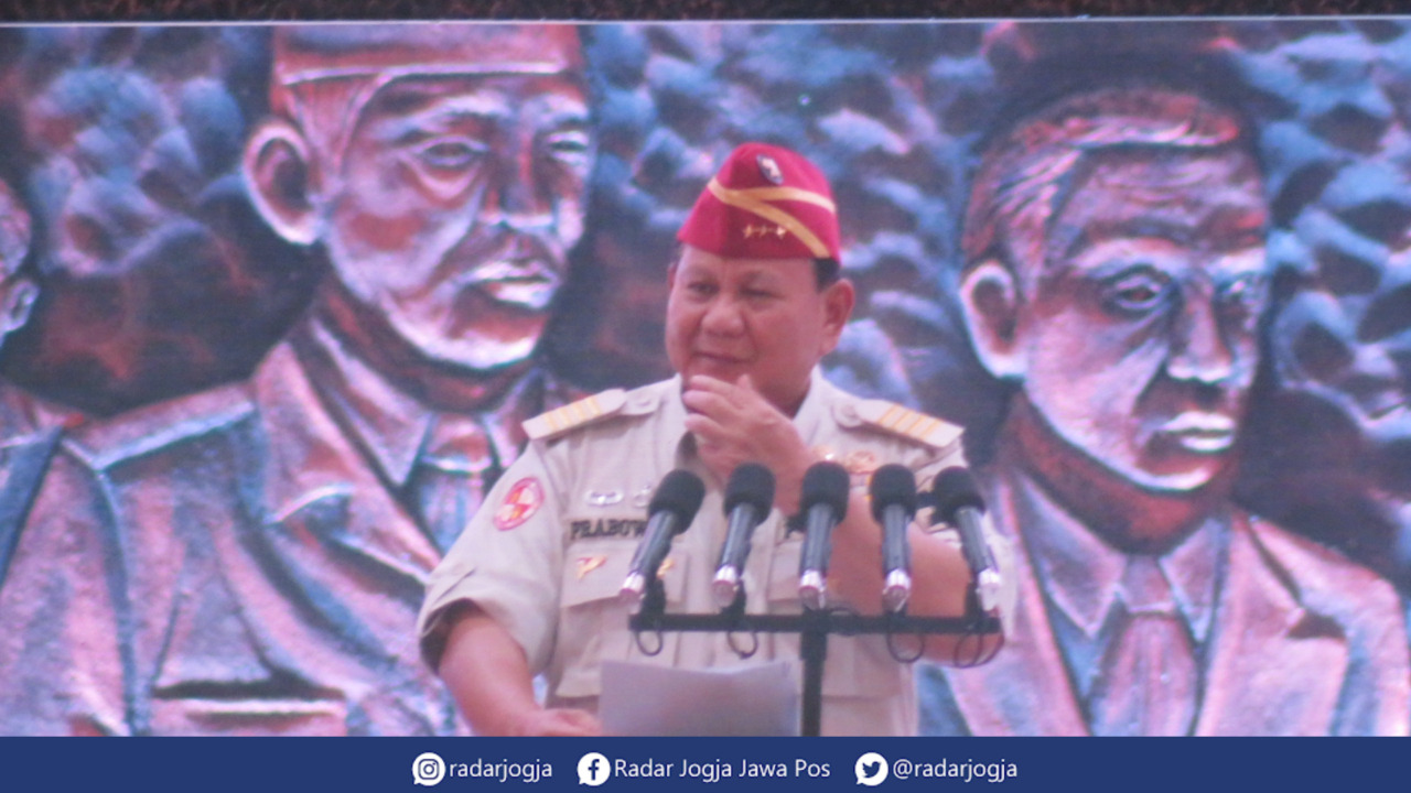 WEJANGAN : Prabowo Subianto saat menghadiri halal bihalal Purnawirawan Pejuang Indonesia Raya (PPIR), di Jogja Expo Center, Rabu (3/5). (DWI AGUS/RADAR JOGJA)