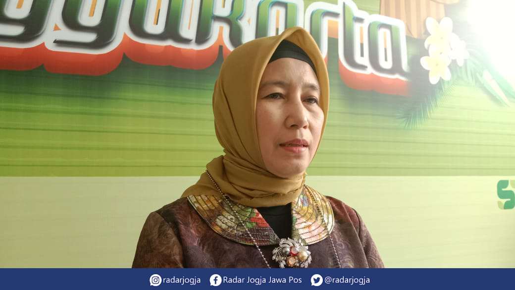 SOSOK : Kepala BPS DIJ Herum Fajarwati saat diwawancara di Kantor BPS DIJ, Jumat (5/5). (ANNISSA KARIN/RADAR JOGJA)