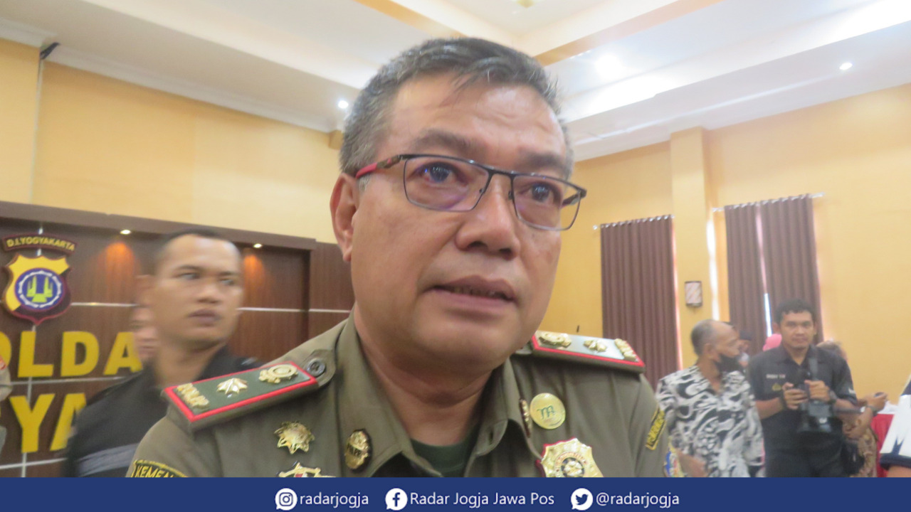 SOSOK : Kasatpol PP DIJ Noviar Rahmad saat ditemui di Mapolda DIJ, Senin (8/5). (DWI AGUS/RADAR JOGJA)