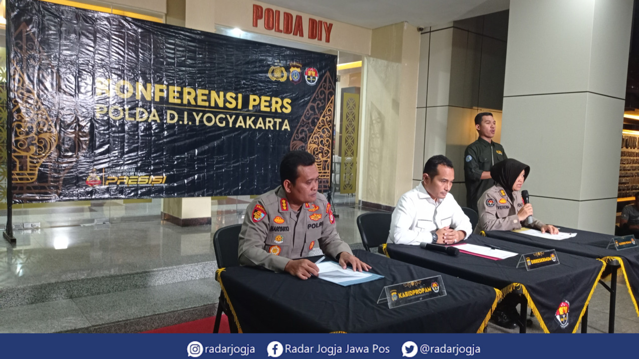 RILIS : Polda DIJ memasyikan Briptu Muhammad Kharisma kini berstatus tersangka, Senin malam (15/5). (DWI AGUS/RADAR JOGJA)