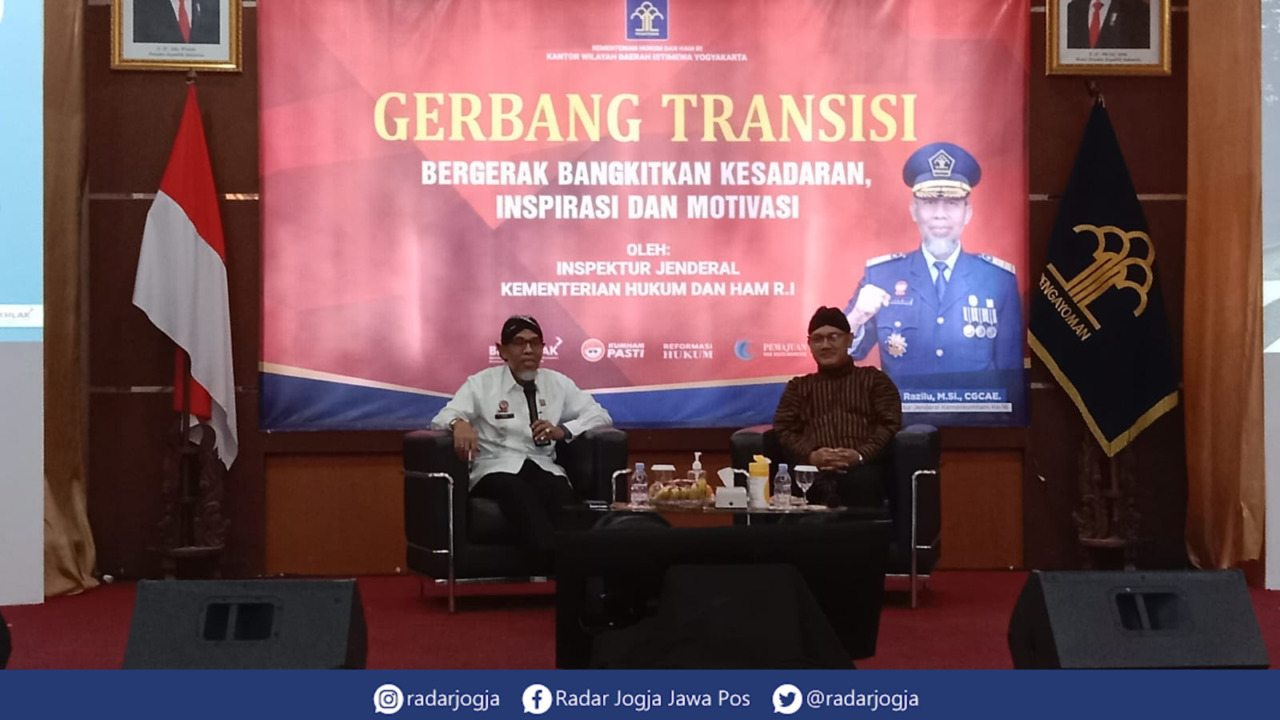 SOSOK : Inspektur Jenderal Kementerian Hukum dan HAM Razilu saat memberikan pengarahan di Kanwil Kemenkumham DIJ, Jumat (19/5). (ANNISSA KARIN/RADAR JOGJA)