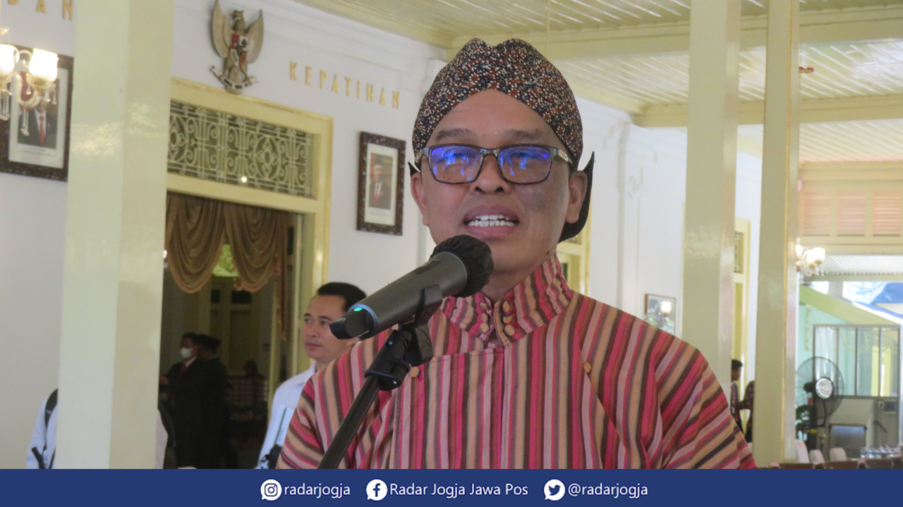 SOSOK : Beny Suharsono resmi jabat Sekprov Pemprov DIJ usai pelantikan di Bangsal Kepatihan, Senin (22/5).  (DWI AGUS/RADAR JOGJA)