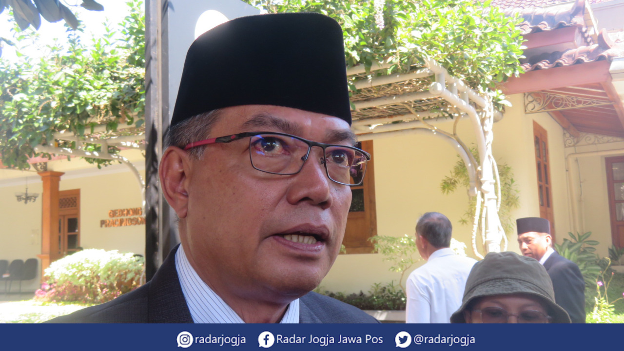SOSOK : Kepala Satpol PP DIY Noviar Rahmad saat ditemui di Kompleks Kepatihan Pemprov DIY. (DWI AGUS/RADAR JOGJA)