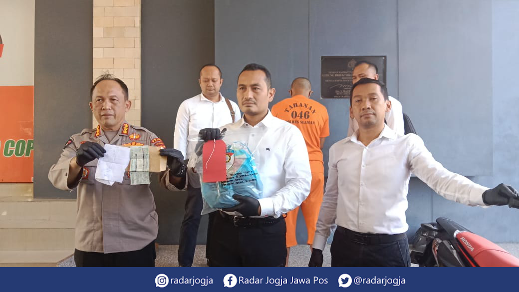 KETANGKAP : Jumpa pers di Mapolda DIJ terkait pengrusakan di Warmindo Celebes Maguwoharjo, Senin (22/5). (ANNISSA KARIN/RADAR JOGJA)